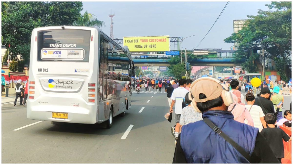 BISKITA melintasi Jalan Margonda. Wali Kota Depok meminta penambahan Koridor BISKITA Trans Depok.