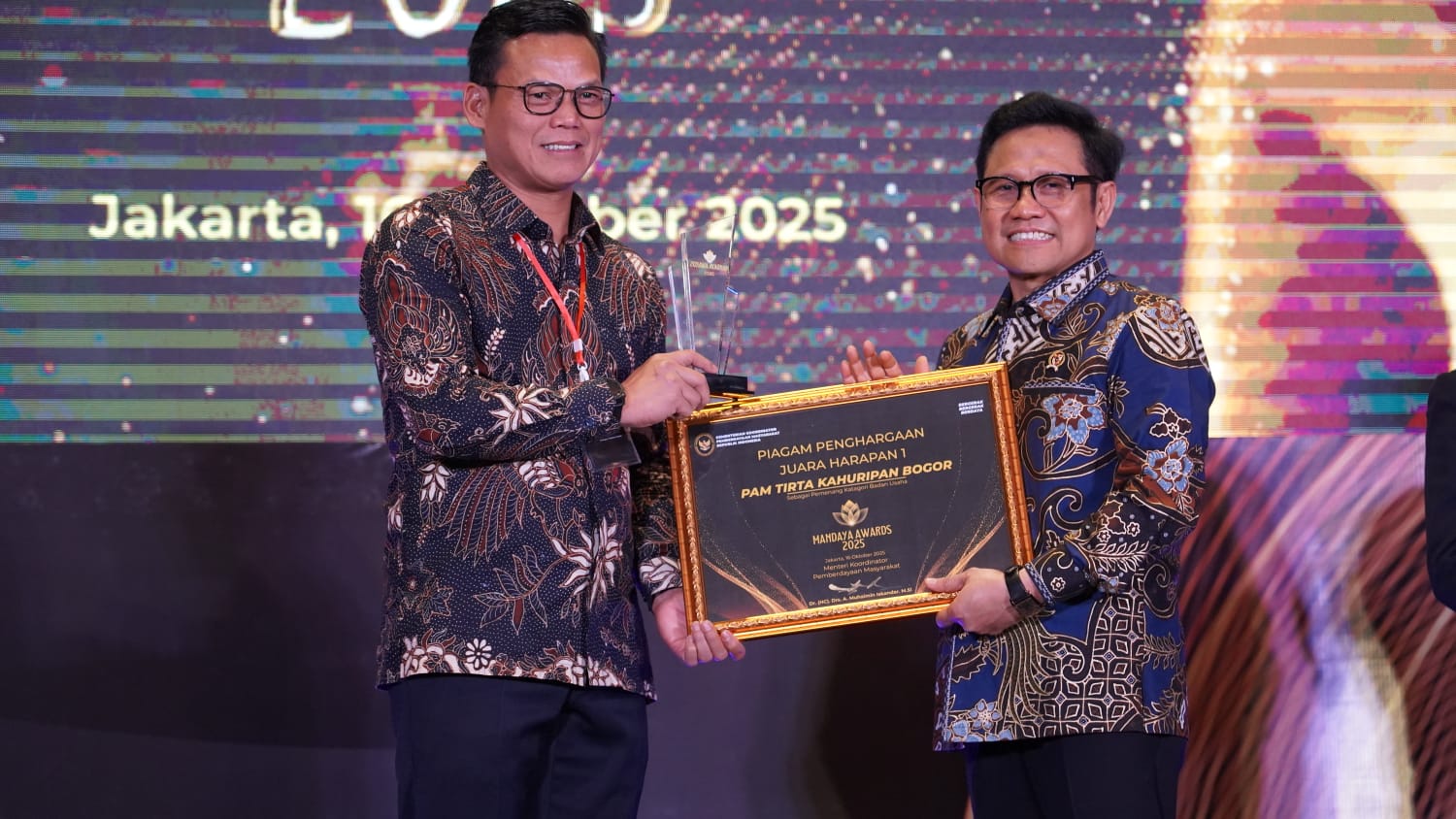 PDAM Tirta Kahuripan Kabupaten Bogor saat meraih perolehan penghargaan pada Mandaya Award tahun 2025.