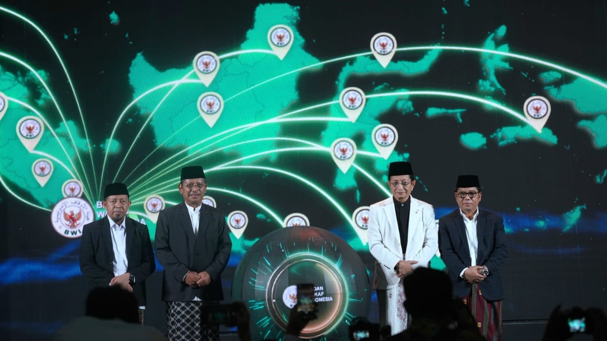 Menag Nasaruddin Umar (kedua dari kanan), Sekjen Kemenag Kamaruddin Amin (kanan), Dirjen Pendis Amien Suyitno (kedua dari kiri), Direktur Pesantren Basnang Said (kiri) di Pesantren Award 2025.