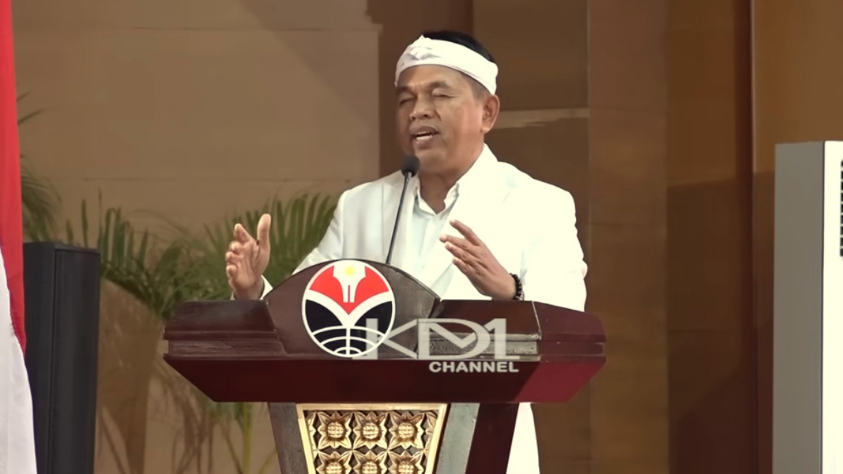 Gubernur Jawa Barat, Dedi Mulyadi memberikan sambutan di UPI.