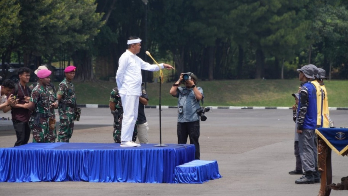 Gubernur Jawa Barat Dedi Mulyadi membuka Pendidikan Karakter Gapura Panca Waluya angkatan keenam