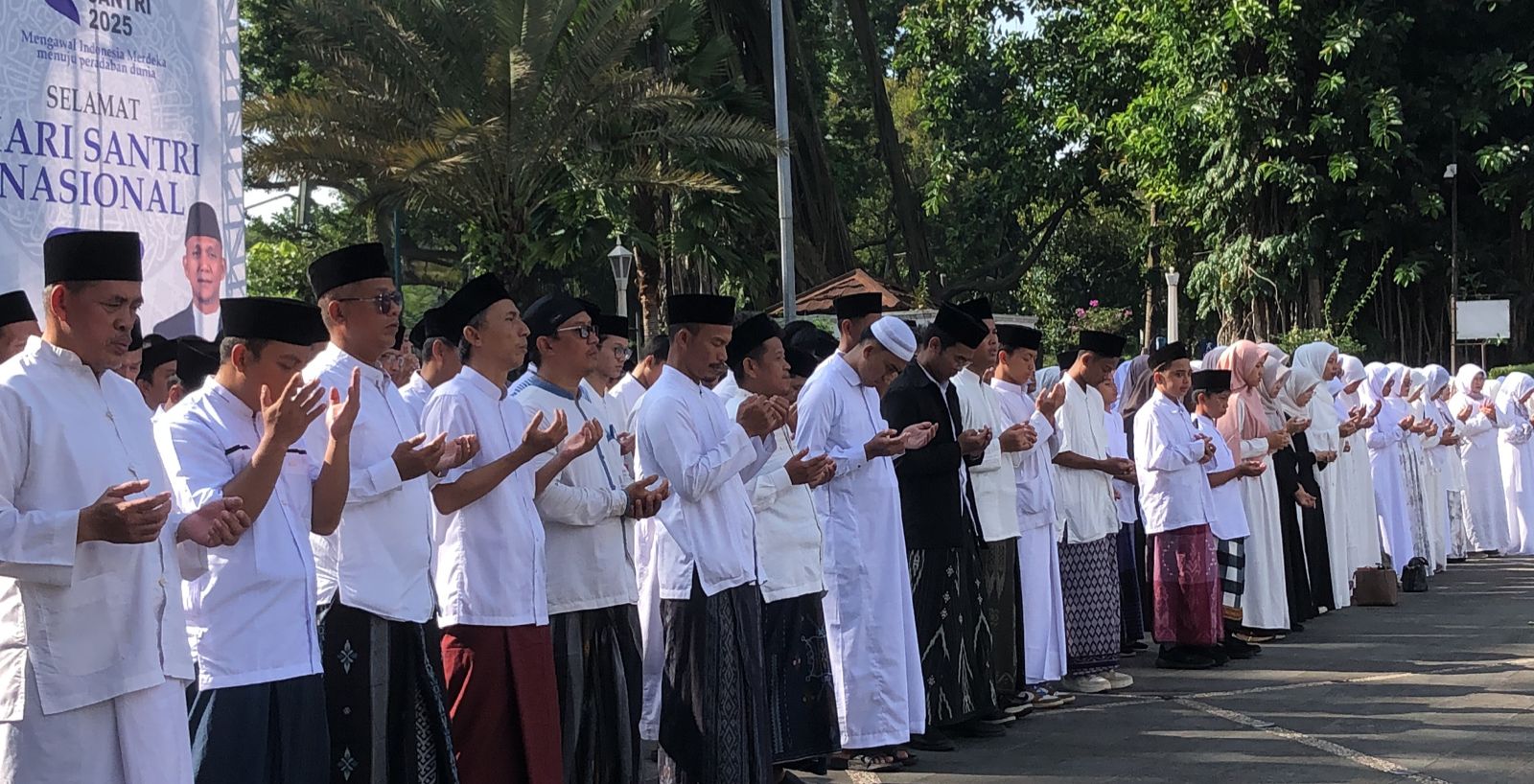 Upacara peringatan Hari Santri Nasional (HSN) di Plaza Balaikota Bogor.