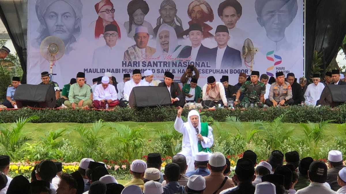 Habib Luthfi bin Yahya saat menyampaikan tausiah pada Peringatan Hari Santri di Kota Bogor.