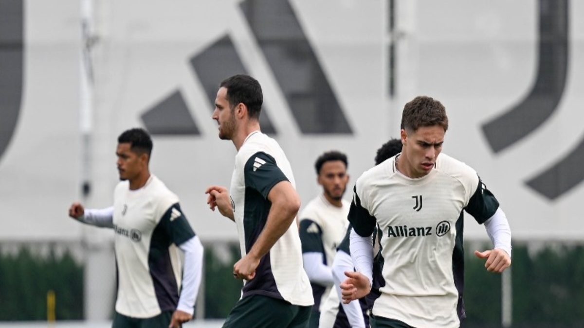 Para pemain Juventus dalam persiapannya jelang hadapi Real Madrid di UEFA Champions league .