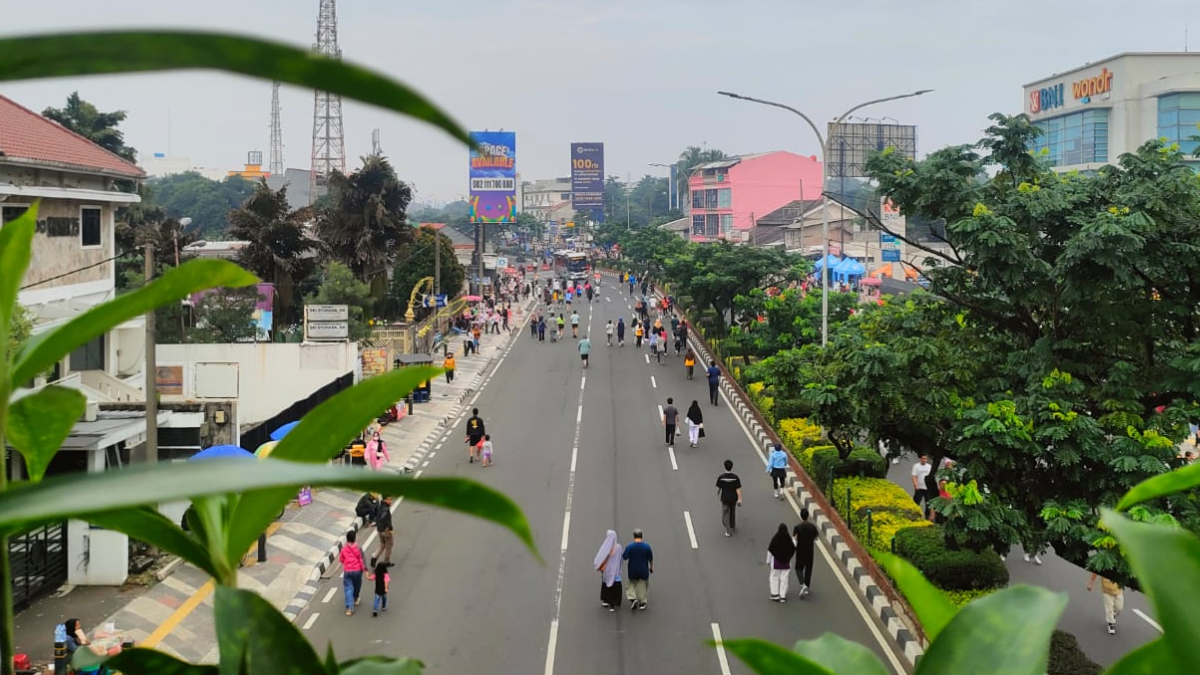 Suasana di Jalan Raya Margonda Kota Depok.