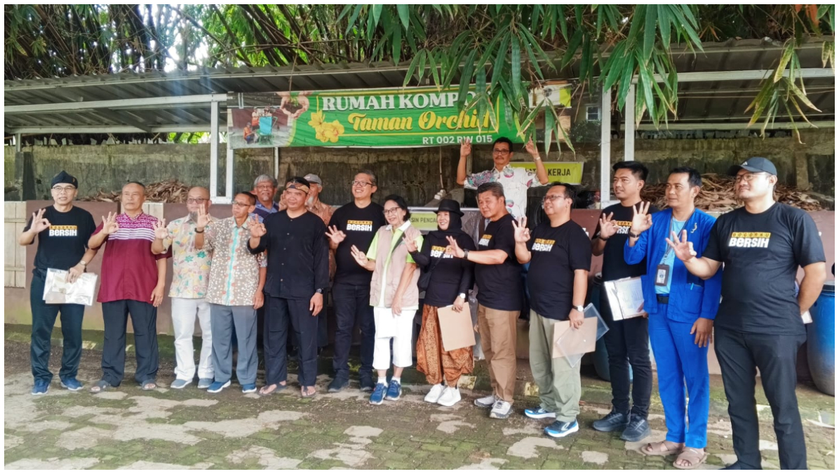 Tim juri bersama warga RT 02 RW 15, Taman Orchid, Taman Sari Persada, Kota Bogor.