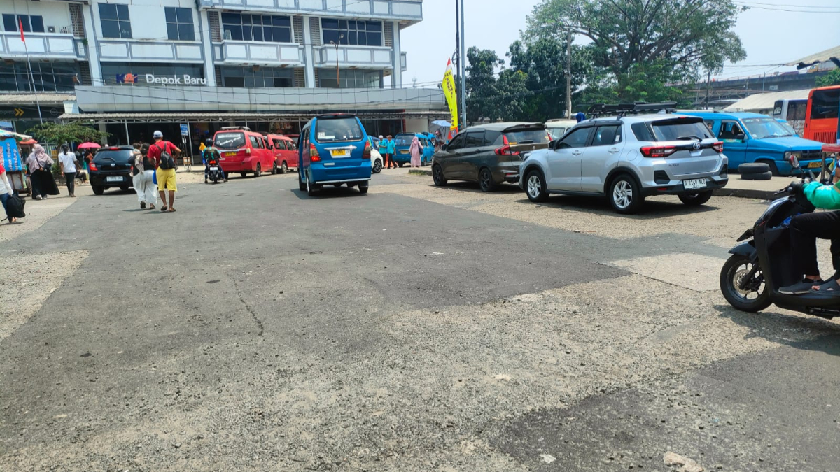 Terminal Depok menjadi salah satu lokasi parkir kegiatan Hari Santri Nasional bersama Gus Iqdam.