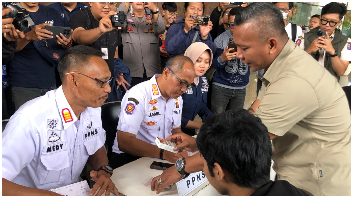 Wakil Wali Kota Bogor, Jenal Mutaqin saat sidak Perda KTR di Mal BTM 