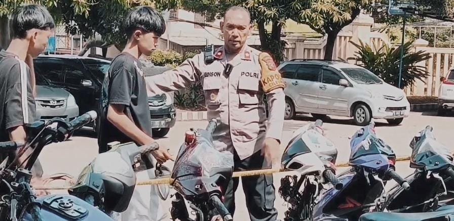 Polsek Cileungsi dan Polsek Gunung Putri amankan 16 motor modifikasi yang digunakan untuk balap liar.