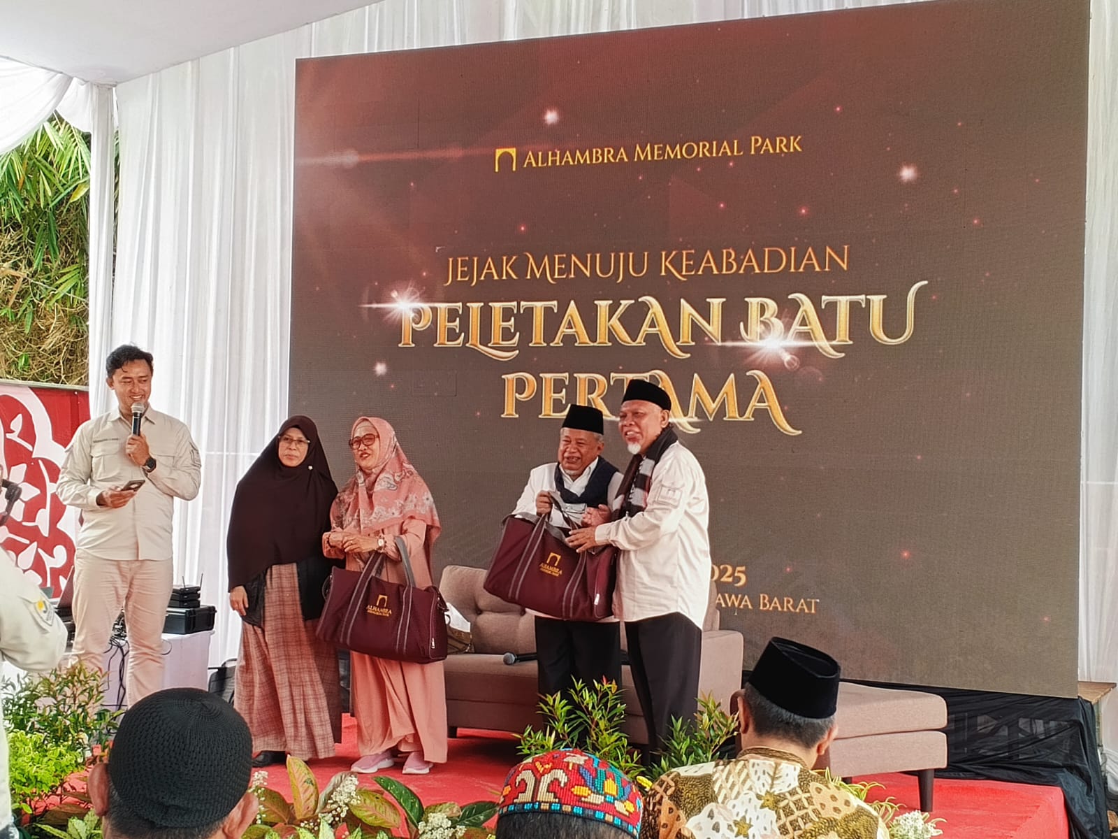 Bhumi Swargi Mandala Foundation, meresmikan Alhambra Memorial Park, tempat pemakaman modern di Kota Bogot.