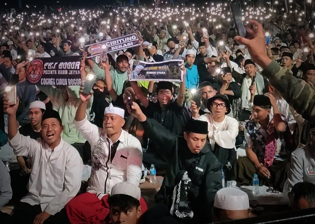 Ribuan jamaah hadiri Ngaji Bareng Gus Iqdam di Balaikota Depok,&nbsp;Jumat 23 Oktober 2025&nbsp;malam.