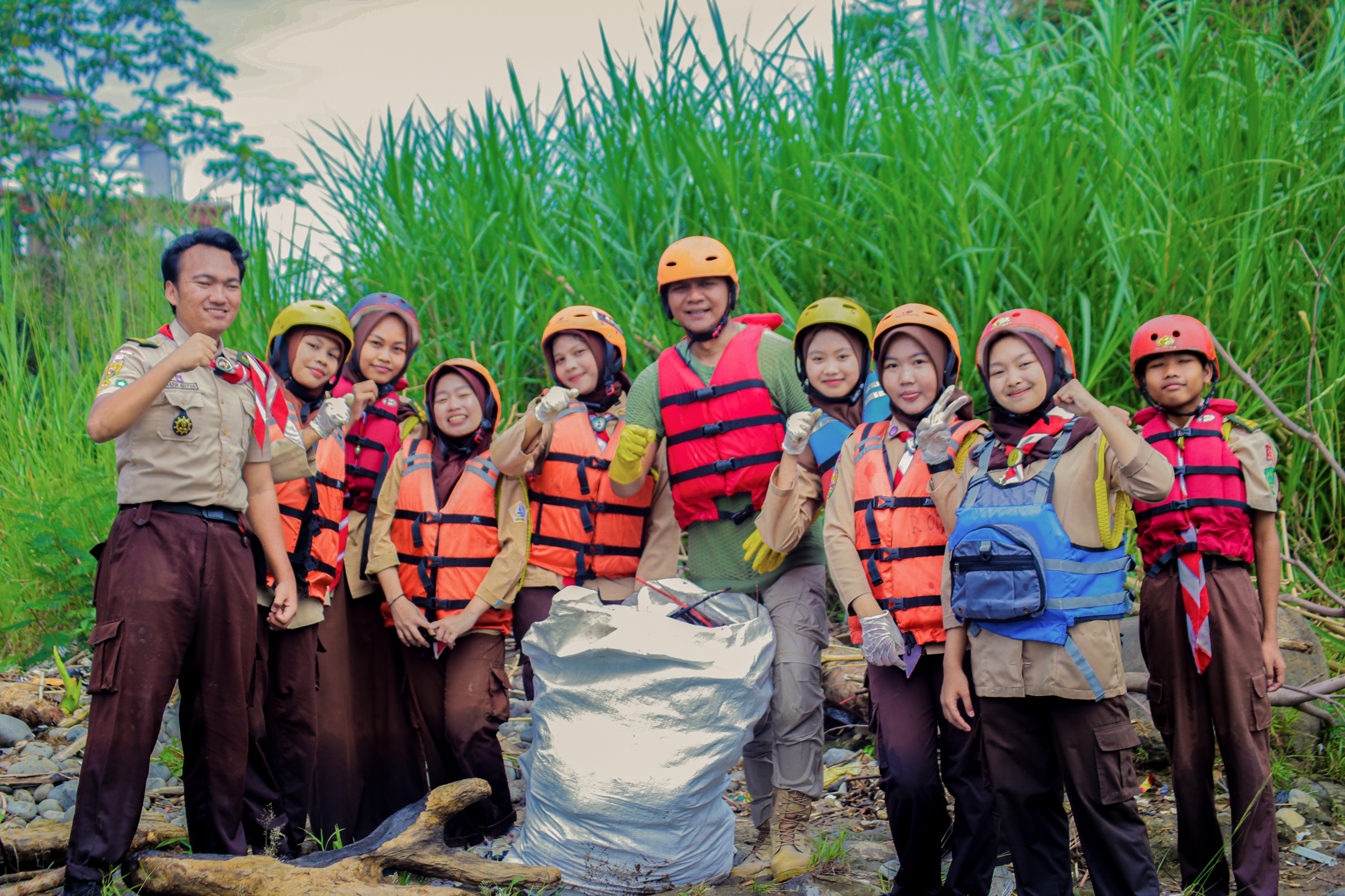 Aksi bersih sampah di Sungai Ciliwung kolaborasi Pemkot) Bogor bersama Kementerian Lingkungan Hidup kembali digelar.