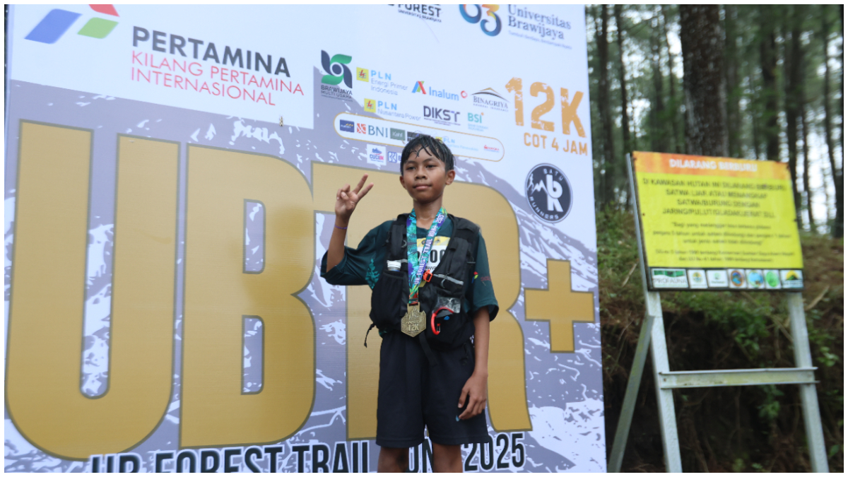 Rayyan (12) berhasil menaklukkan medan terjal dan licin di UB Forest Trail Run.