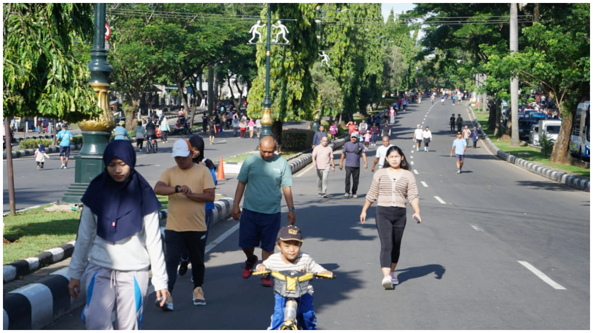 Jalur cepat Jalan Tegar Beriman Cibinong ditutup untuk kegiatan hari bebas kendaraan atau Car Free Day, Minggu 26 Oktober 2025.