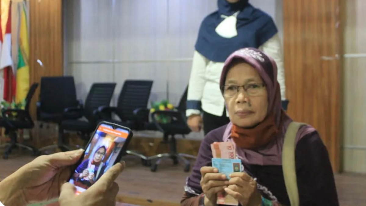 Ilustrasi penyaluran bansos PKH BPNT.