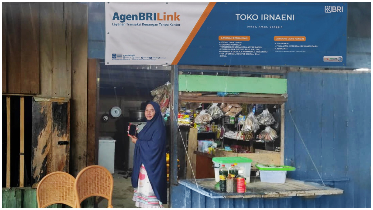 Irnaeni, pemilik AgenBRILink di Kampung Nawa Mulia, Distrik Yapsi, Kabupaten Jayapura, Papua.