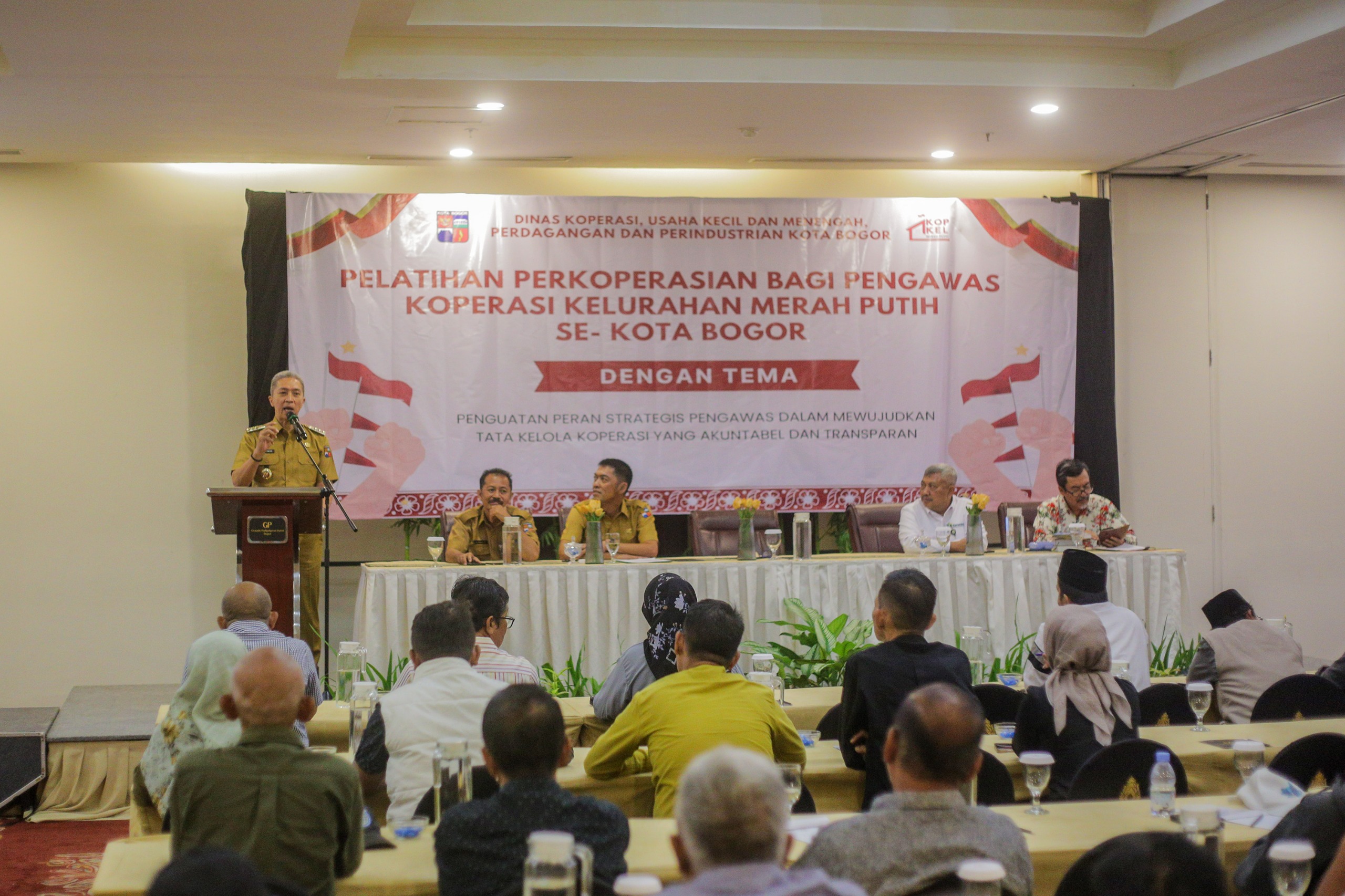 Dinas Koperasi, Usaha Kecil dan Menengah (UKM), Perdagangan dan Perindustrian (Dinkukmdagin) Kota Bogor menggelar pelatihan bagi para pengawas Koperasi Kelurahan Merah Putih (KKMP).