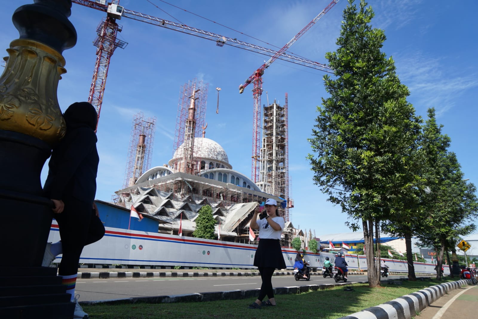 Pembangunan Masjid Nurul Wathon Pakansari, yang saat ini tengah dibangun Pemkab Bogor.