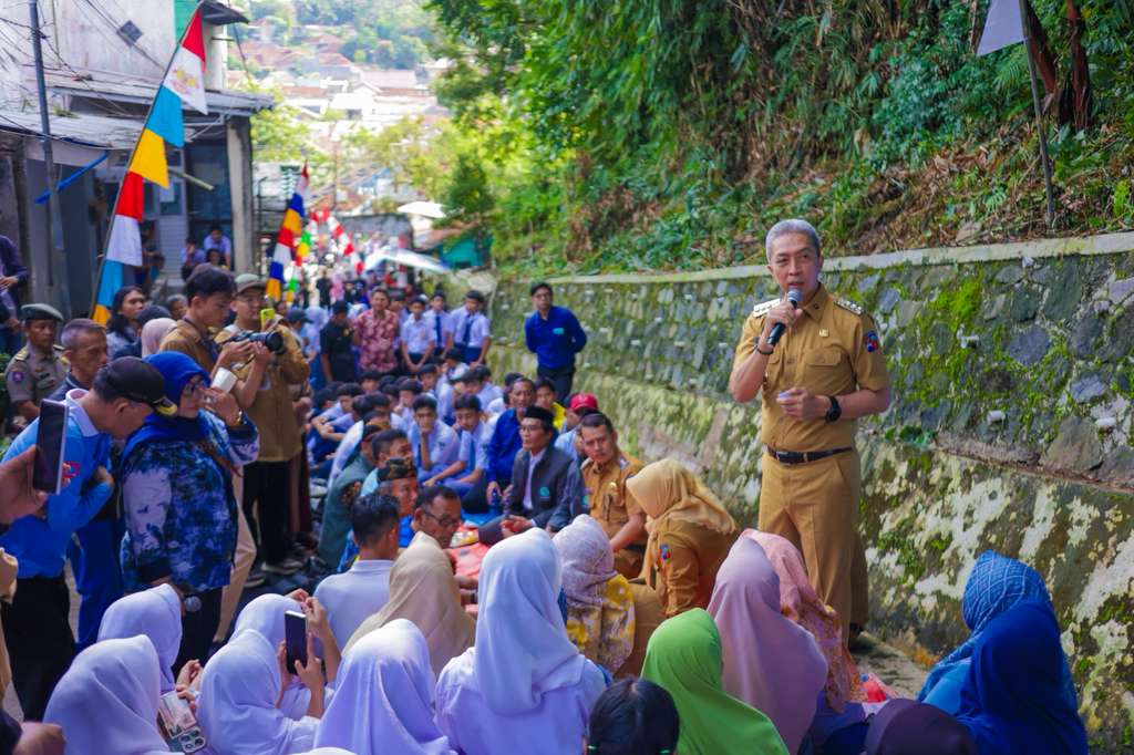 Perbaikan Jalan Ledeng yang menjadi penghubung antara Kelurahan Gunung Batu, Kecamatan Bogor Barat, dengan Kelurahan Kebon Kalapa, akhirnya rampung. Foto: