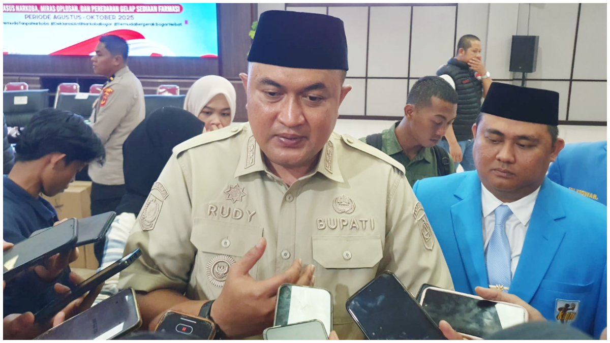 Bupati Bogor, Rudy Susmanto saat dimintai keterangan oleh Radar Bogor,  soal program Satu Kecamatan Satu Hutan Kota