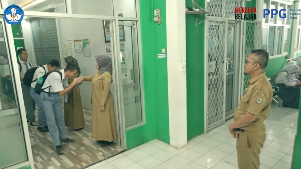 Ilustrasi: Kegiatan guru dan murid di sekolah.