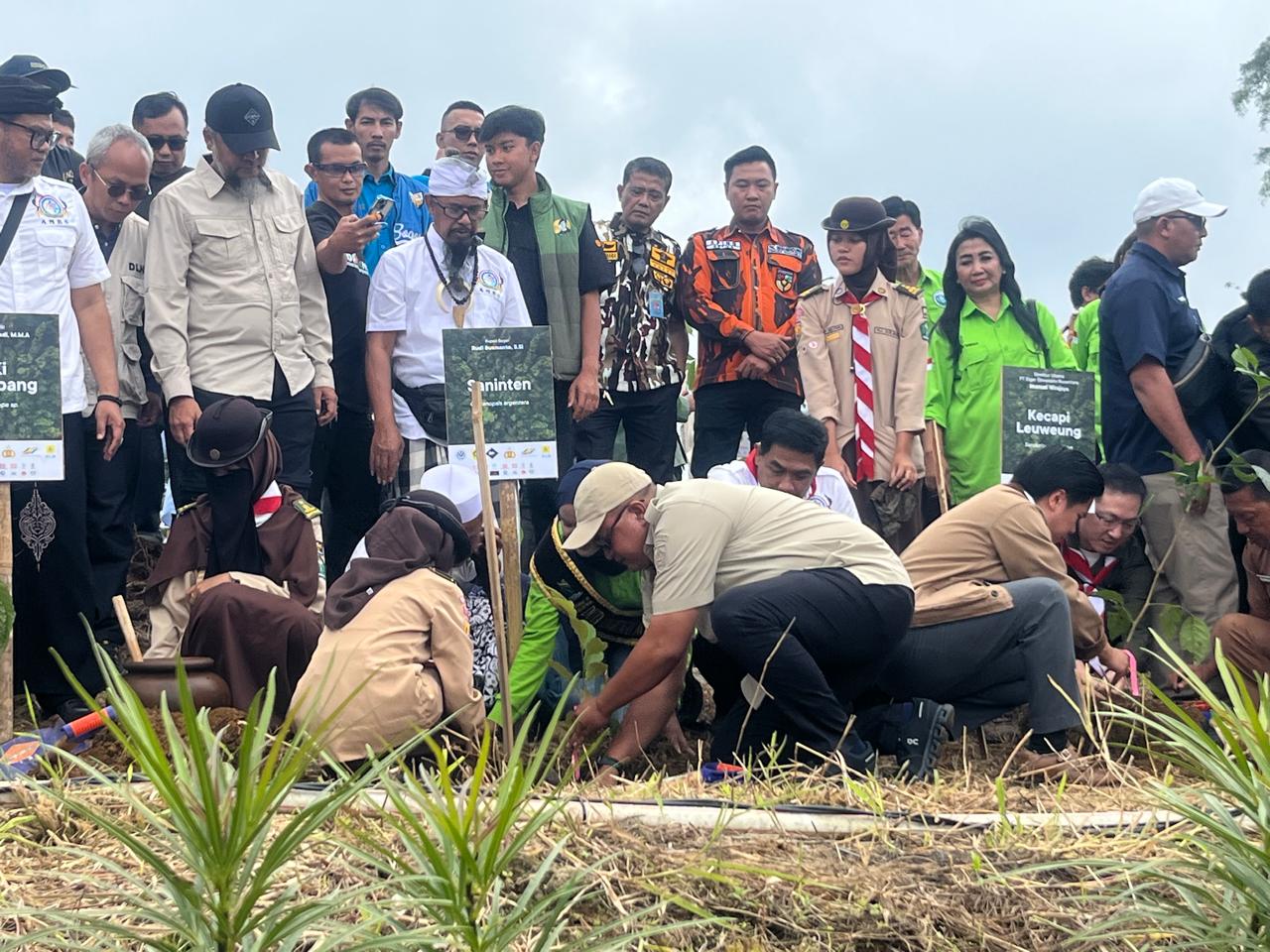 Polemik penyegalan sejumlah objek wisata di kawasan Puncak, Kabupaten Bogor, yang dilakukan KLH telah selesai dan dilakukan penataan.