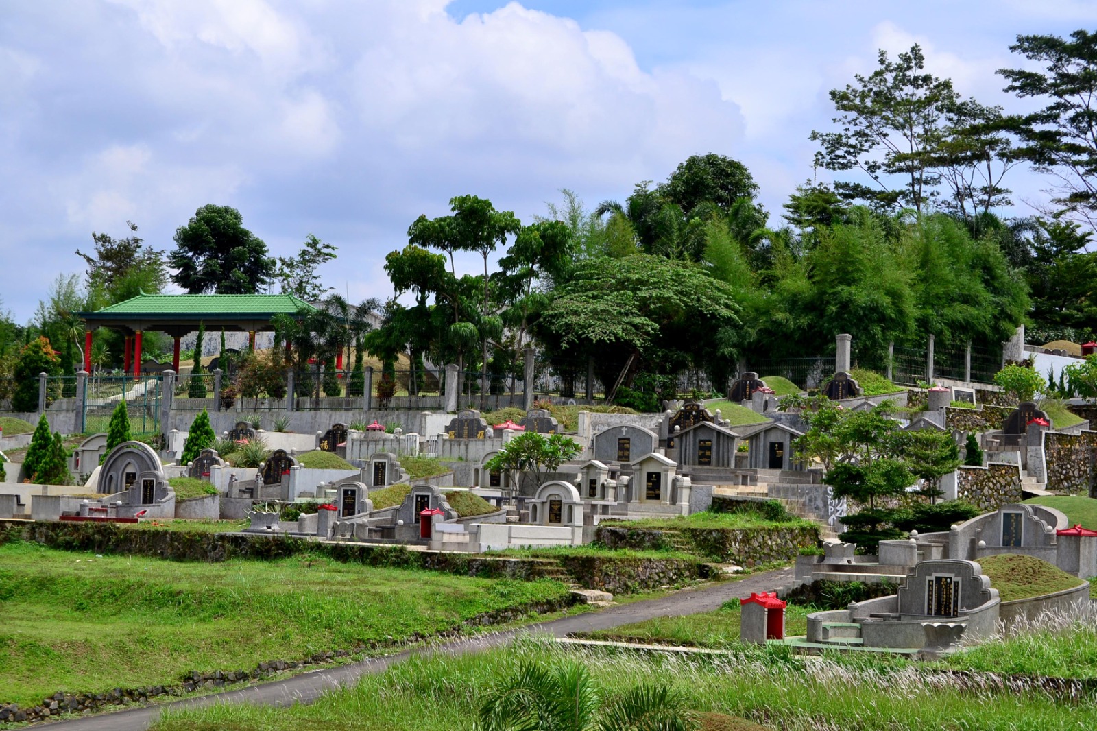 Suasana Tempat pemakaman Umum (TPU), Gunung Gadung, Bogor Selatan, Kota Bogor.