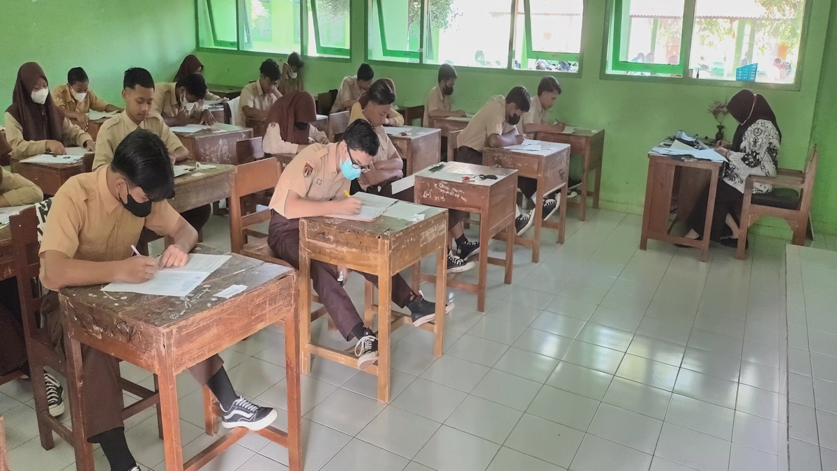Ilustrasi guru mengajar di kelas