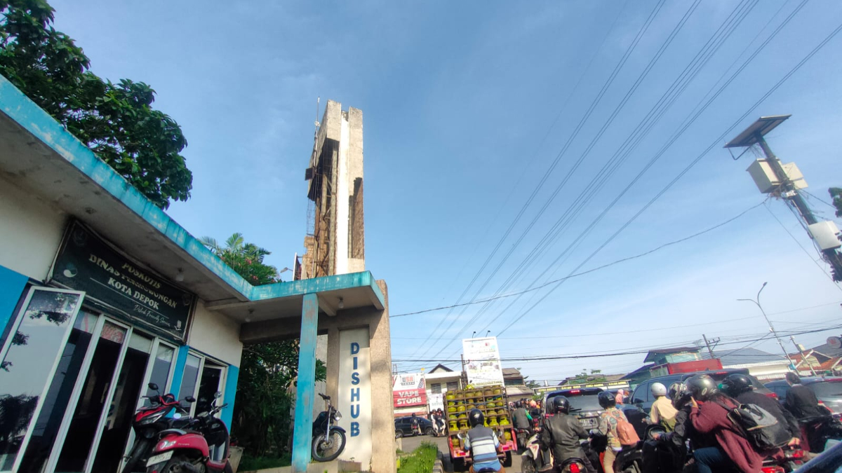 Kondisi gapura GDC dekat Jalan Kartini di Kota Depok.