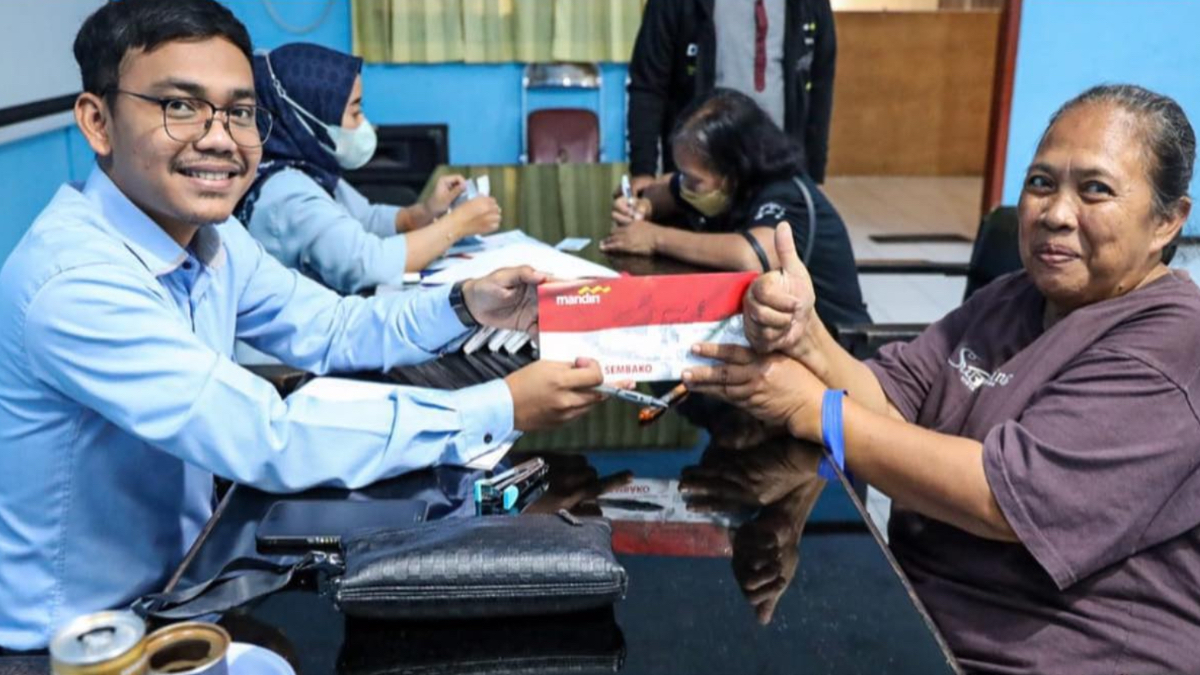 Ilustrasi penyaluran bansos PKH ke KPM.