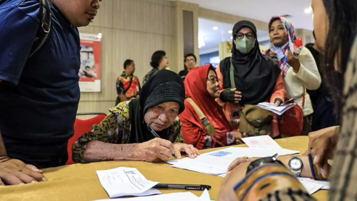 Ilustrasi penyaluran bansos PKH BLT ke KPM.