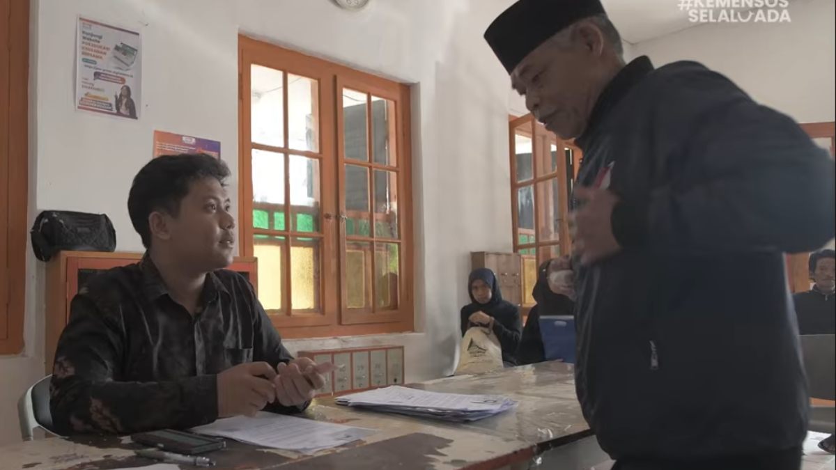 Ilustrasi kegiatan KPM di kantor pos untuk menyalurkan bansos PKH BPNT