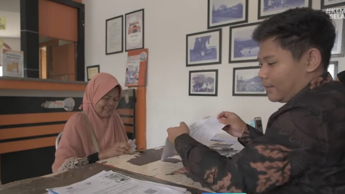 Ilustrasi KPM bansos di kantor pos