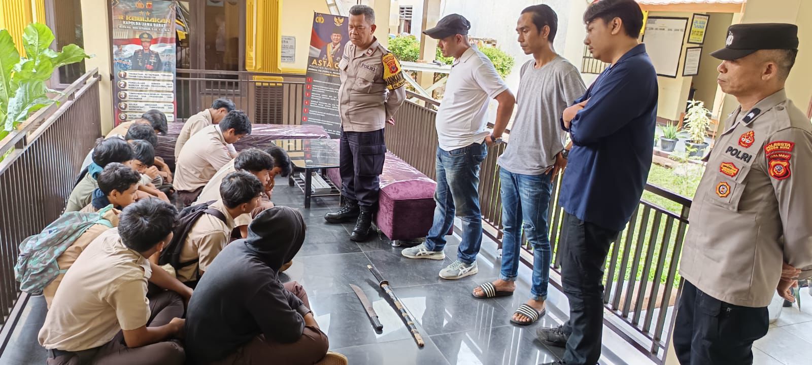 Sejumlah pelajar yang sempat diamankan petugas Polresta Bogor Kota, sebelum akhirnya dibebaskan.