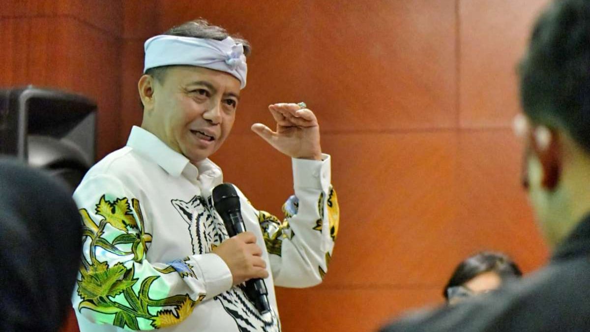 Sekretaris Daerah (Sekda) Jabar Herman Suryatman saat membahas APBD Jawa Barat.