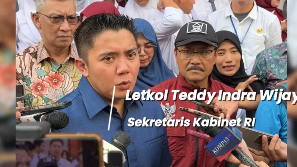 Sekretaris Kabinet RI Letkol Teddy Indra Wijaya saat mengumumkan adanya bansos BLT tambahan.