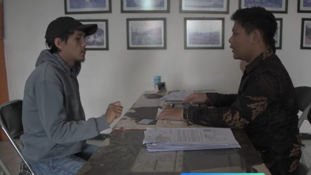 Ilustrasi KPM yang mengambil dana bansos BLT Kesra di kantor pos