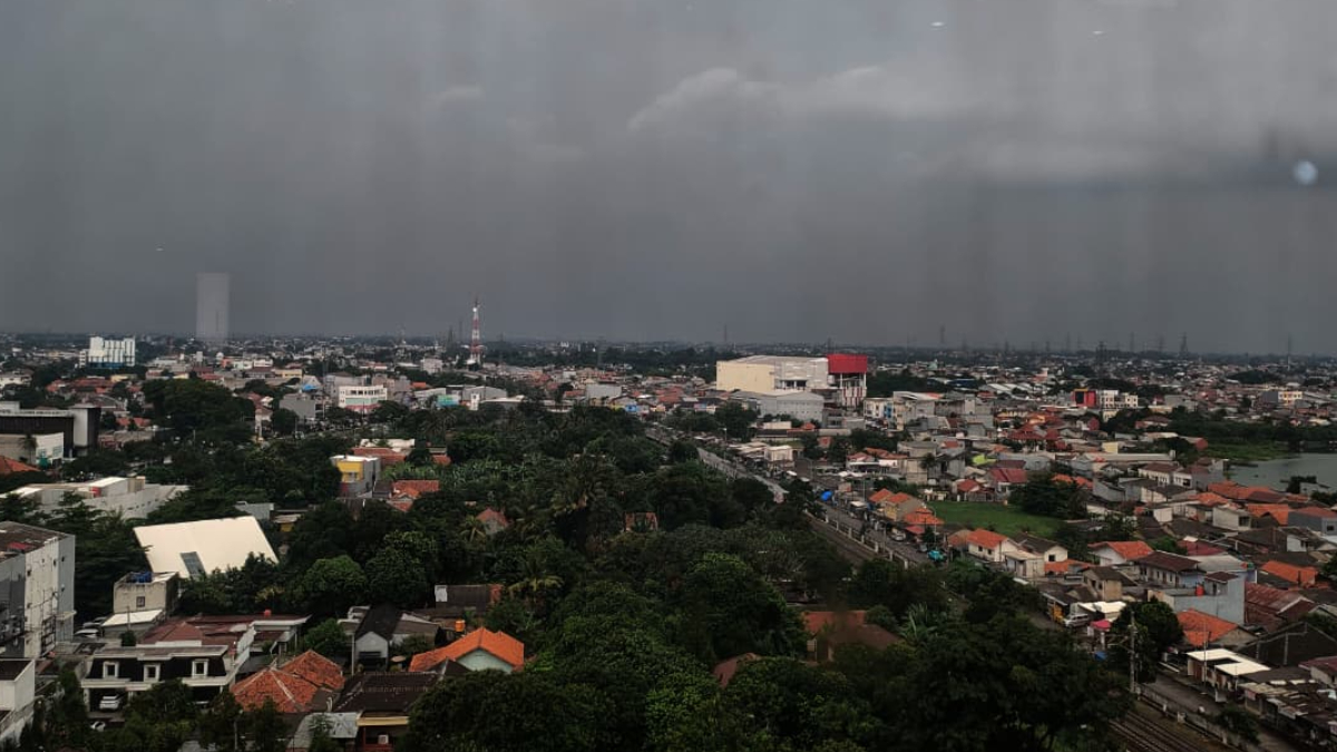 Cuaca mendung menyelimuti Kota Depok Rabu, 29 Oktober 2025.