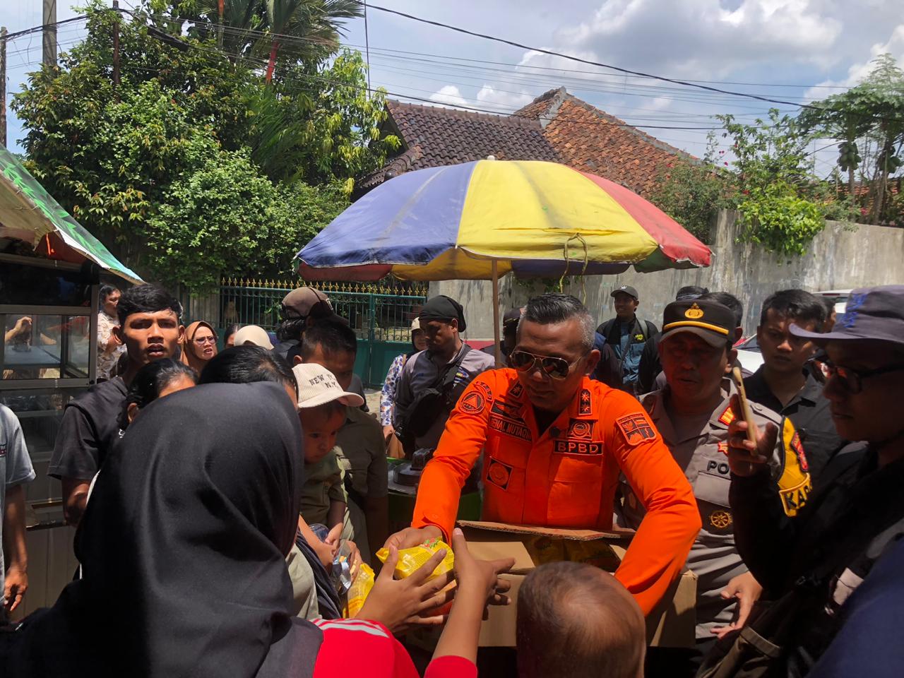 Wakil Wali Kota Bogor Jenal Mutaqin saat meninjau lokasi longsor di Kelurahan Bondongan