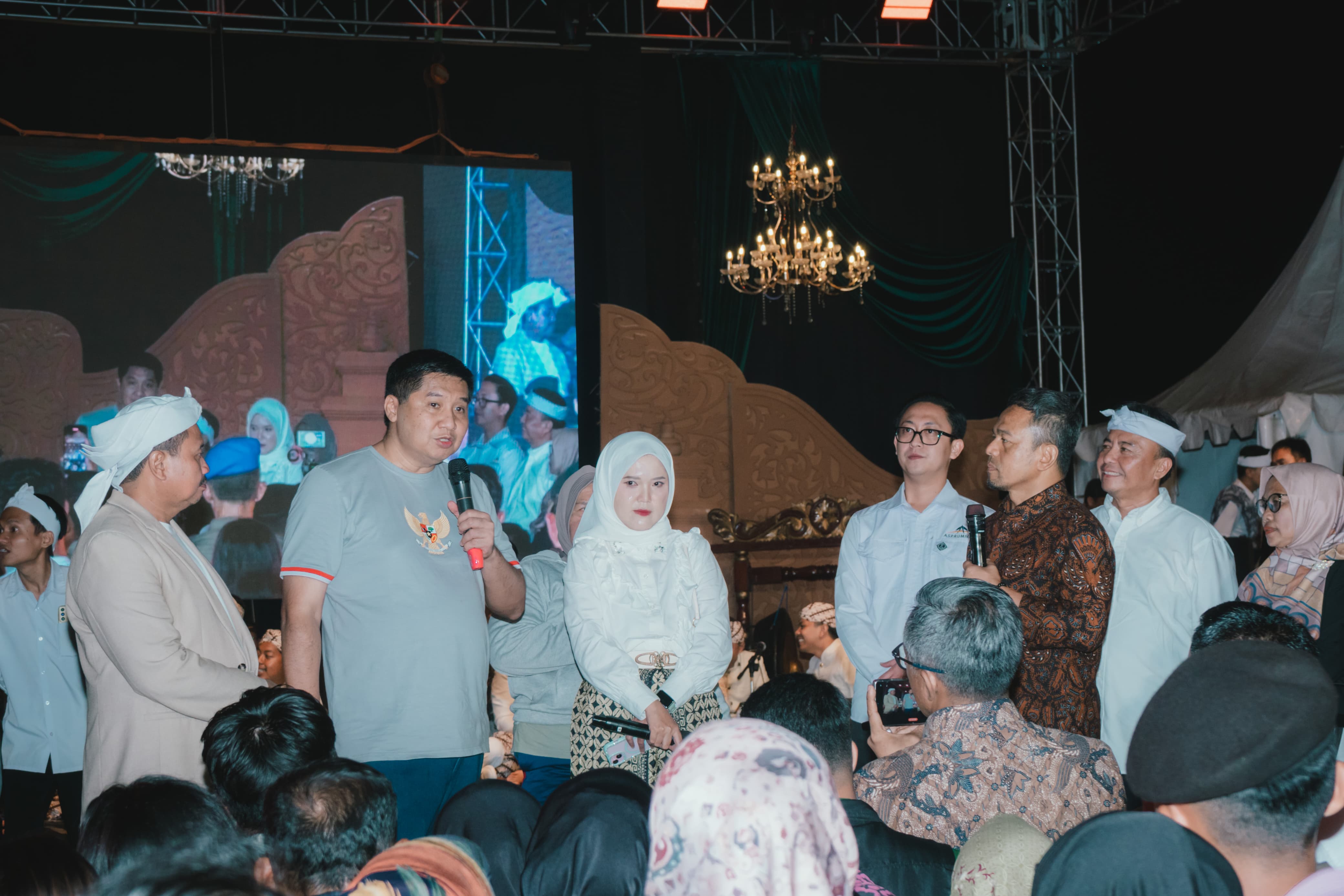 Menteri PKP Maruarar Sirait Gubernur Jawa Barat Dedi Mulyadi menghadiri acara budaya akbar &ldquo;Medal Gapura Ekosistem Budaya Kasumedangan&rdquo;.
