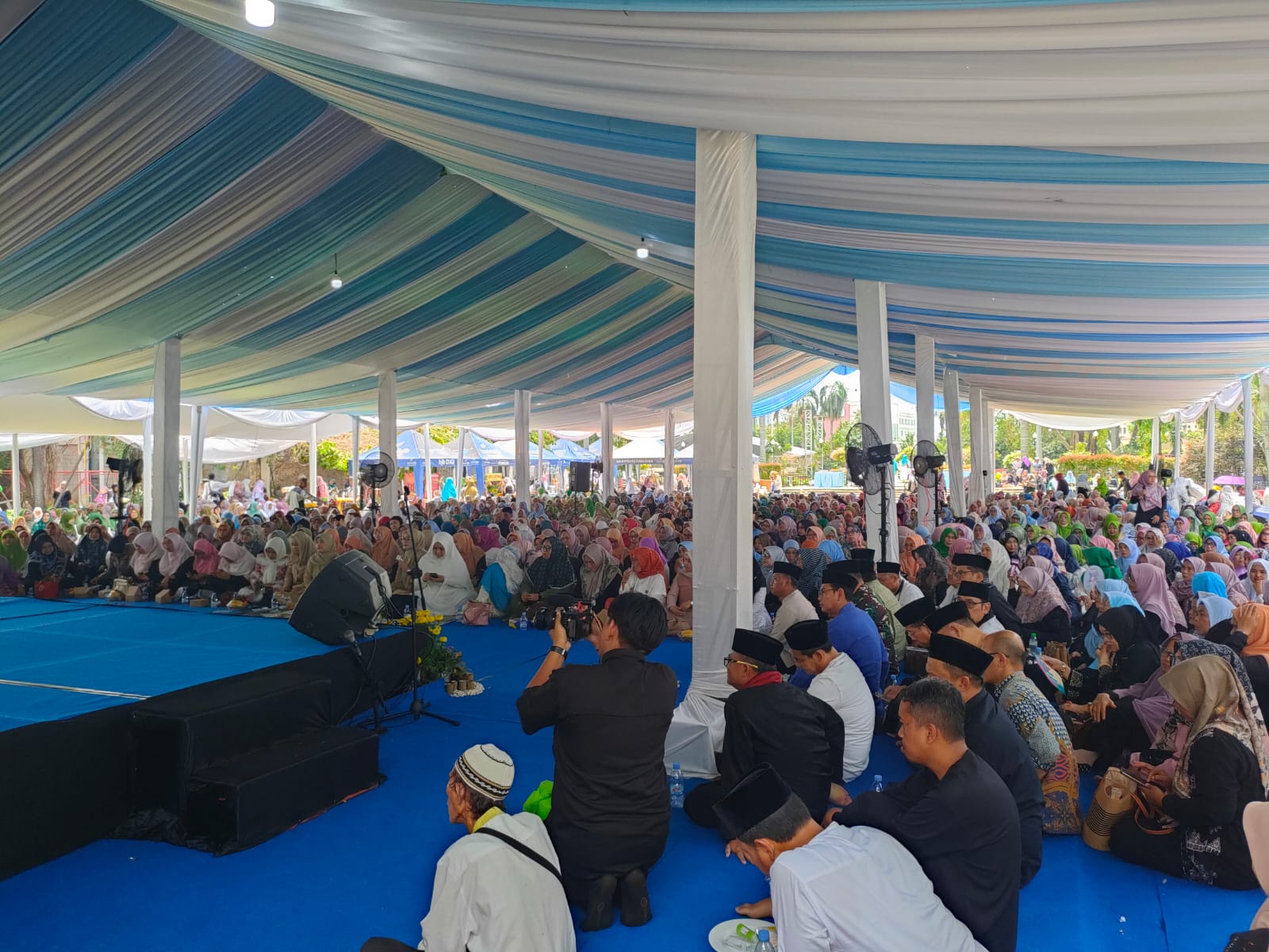 Pengajian Mamah Dedeh di Kota Depok.