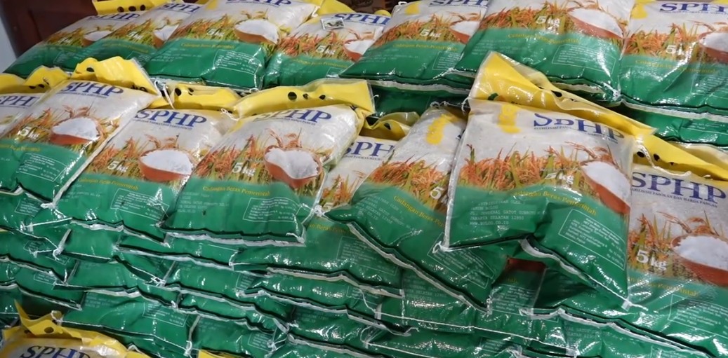 Ilustrasi penyaluran bantuan penebalan sembako kepada KPM BPNT
