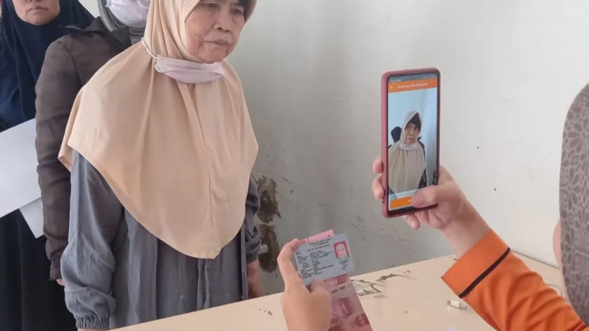 Ilustrasi penyaluran bansos BLT Kesra.