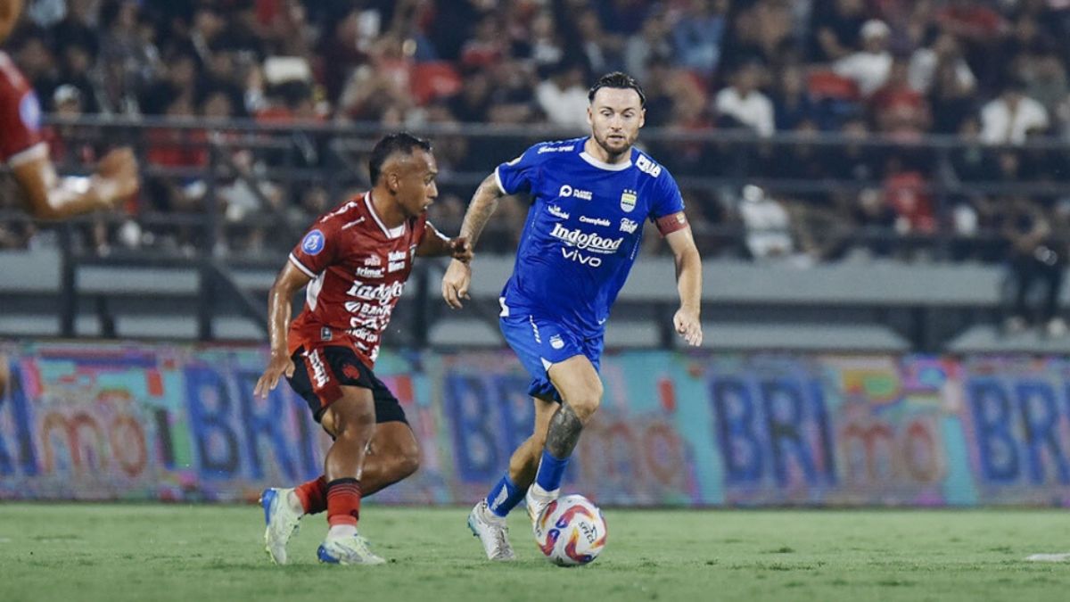 Pertandingan Persib Bandung melawan Bali United.