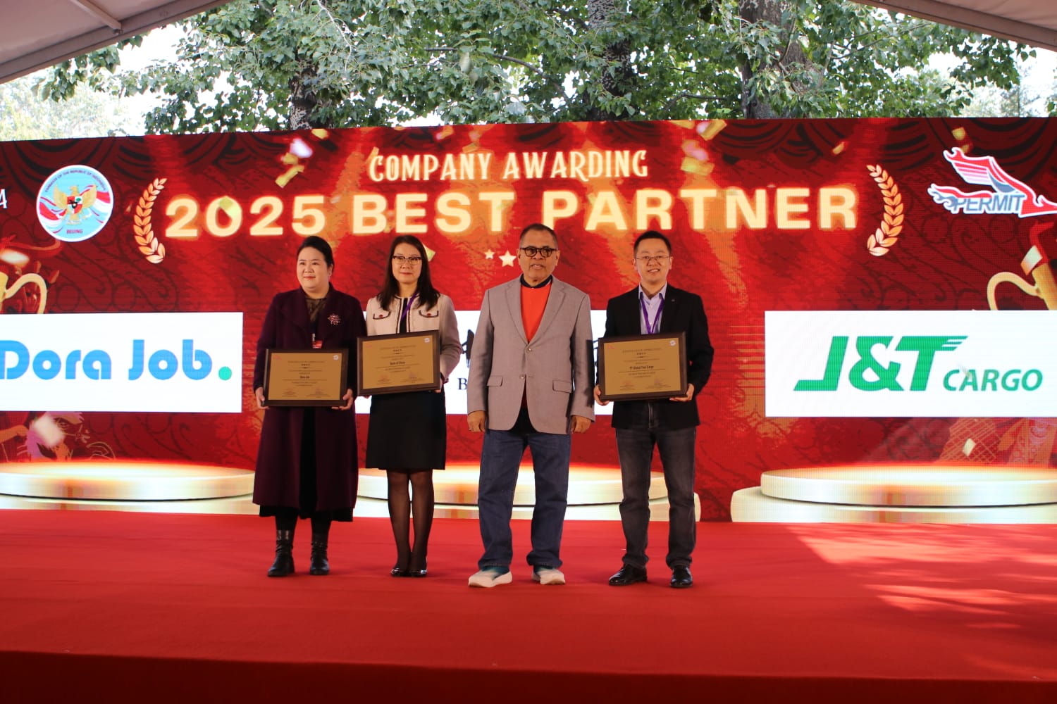 J&T Cargo menerima penghargaan Best Partner of the Year 2025