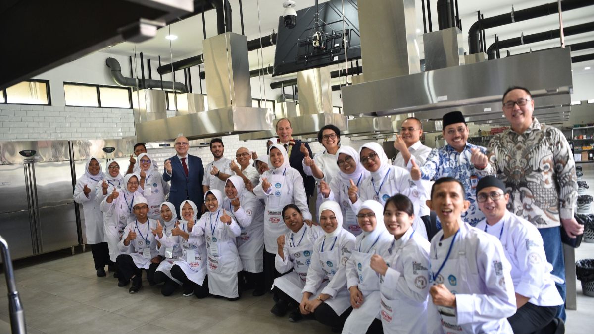 Puluhan guru kejuruan siap mengikuti pelatihan kuliner gastronomi Prancis melalui program French Indonesian Training of Trainers (ToT) on French Cooking for Vocational Education Training.
