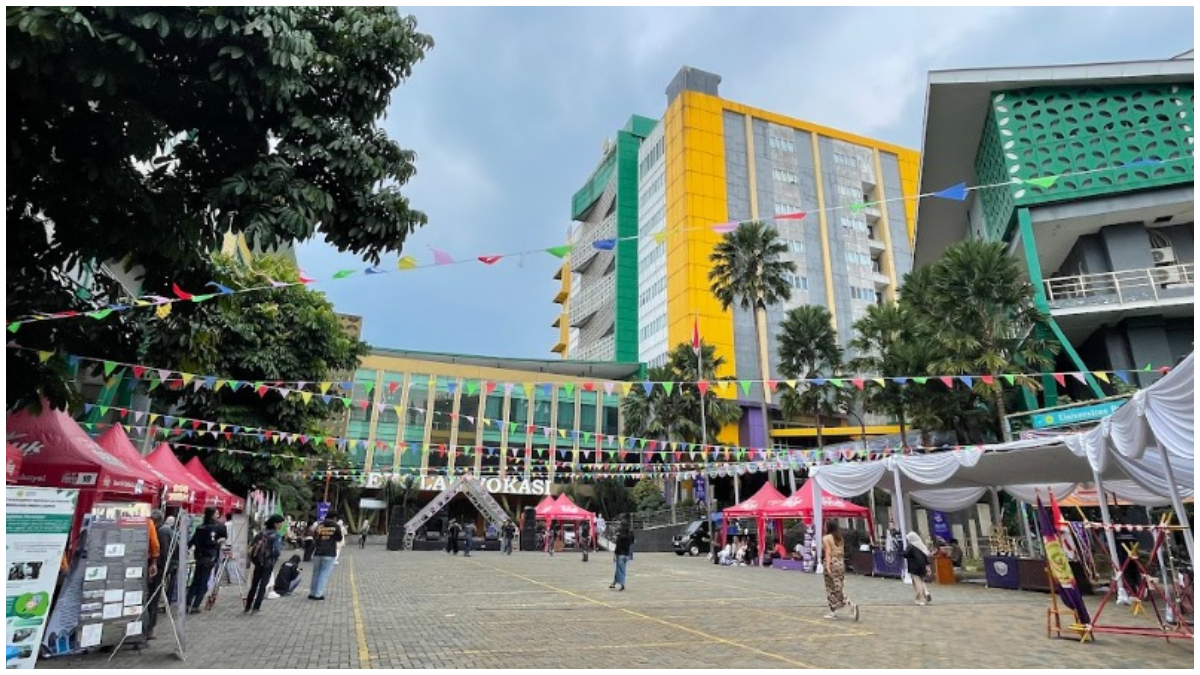 Suasana Dies Natalis ke-45 Universitas Pakuan.
