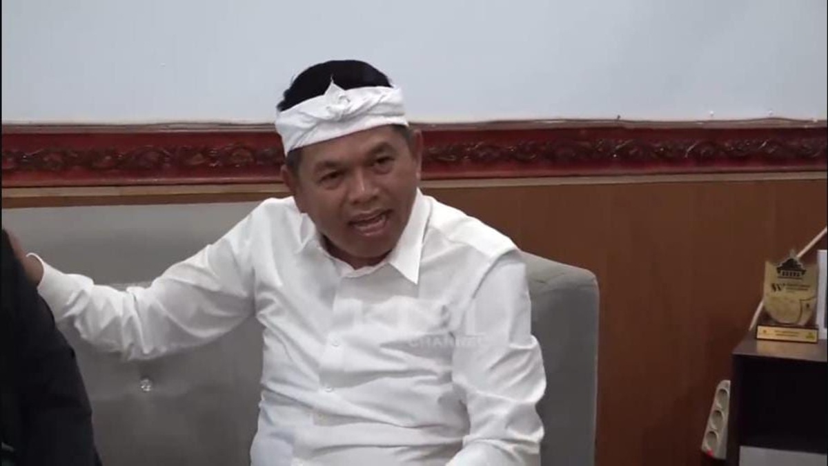 Gubernur Jawa Barat Dedi Mulyadi saat membahas rencana bangun jaringan air bersih.