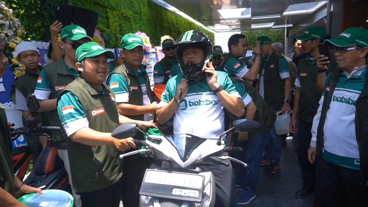Anggota DPR RI, Mulyadi, saat meluncurkan BBM Ron 98 di Gedung Bumi Sultan, Jalan Raya Jonggol, Kecamatan Jonggol, Kabupaten Bogor.