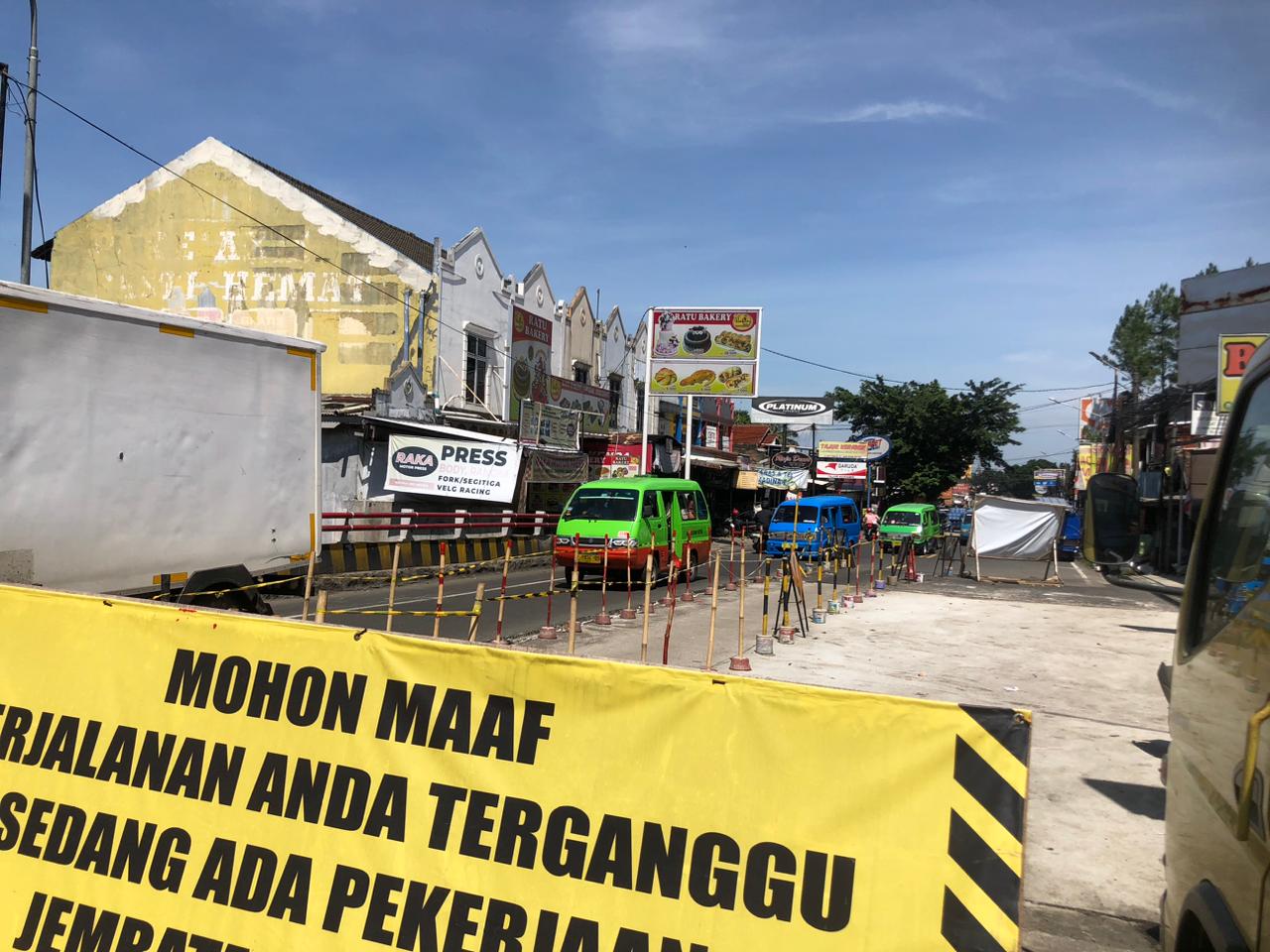 Kondisi terkini proses revitalisasi Jembatan Cibalok, Jalan Raya Tajur, Kota Bogor.
